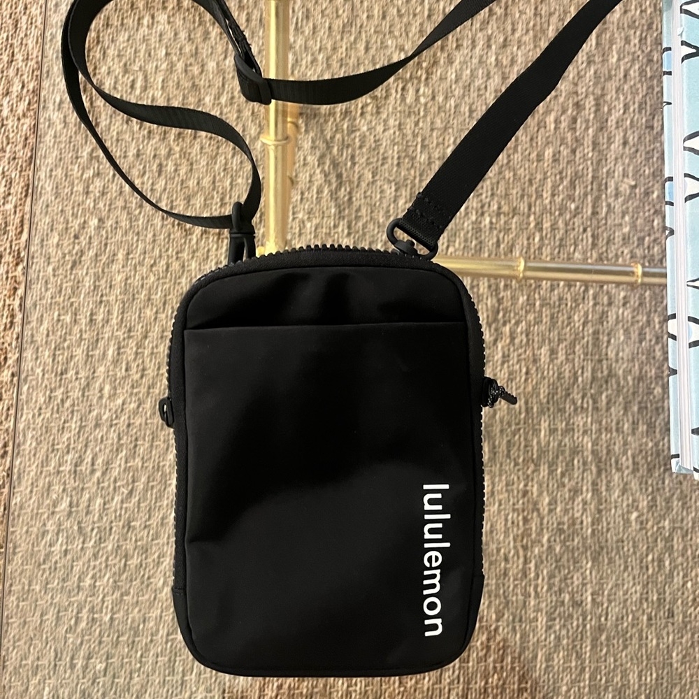 Lululemon Black Belt Bag Pack NWOT